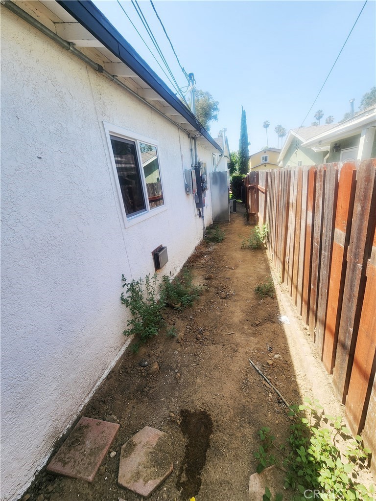 https://media.crmls.org/medias/9b7a3356-09a8-48b5-903a-0478c068c29d.jpg?preset=X-Large