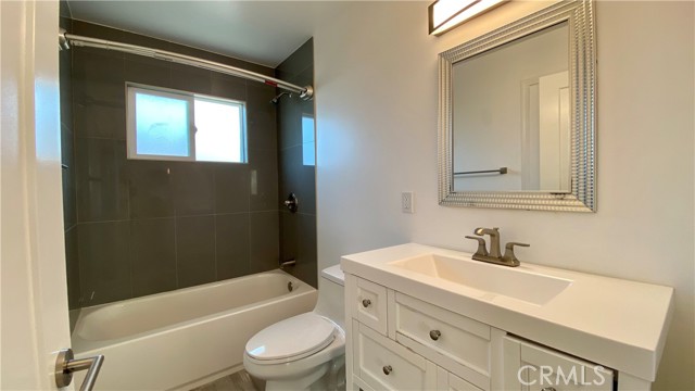 Detail Gallery Image 6 of 21 For 245 Robinson St #2,  Los Angeles,  CA 90026 - 3 Beds | 3 Baths