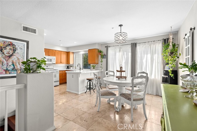 Detail Gallery Image 2 of 23 For 605 N Pageant #B,  Orange,  CA 92869 - 2 Beds | 2/1 Baths