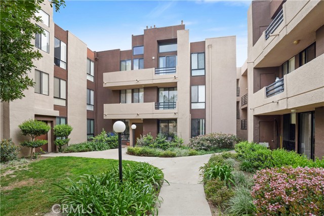 Detail Gallery Image 17 of 23 For 7826 Topanga Canyon Bld #301,  Canoga Park,  CA 91304 - 2 Beds | 2 Baths