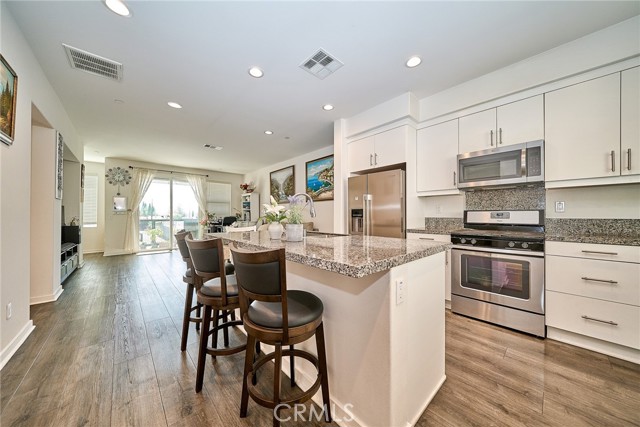 Detail Gallery Image 10 of 31 For 11405 Garvey Ave #B,  El Monte,  CA 91732 - 3 Beds | 3 Baths