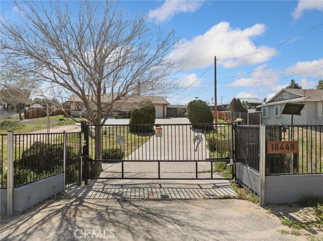 Detail Gallery Image 3 of 33 For 18449 Hackberry, Hesperia,  CA 92345 - 3 Beds | 2 Baths