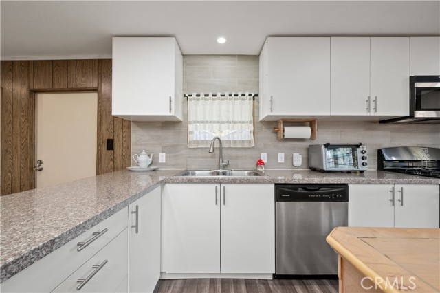 19817 Grand Avenue, Lake Elsinore CA: https://media.crmls.org/medias/9b7de287-cf7e-4d48-8122-826090ffff7a.jpg