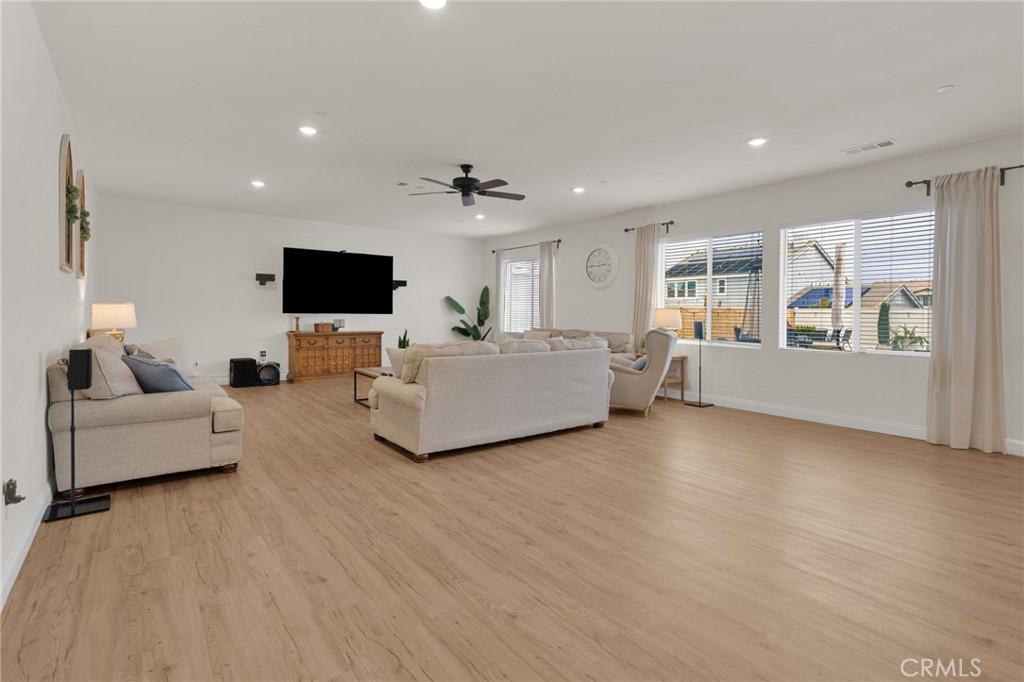 MLS #DW25261421 image #11