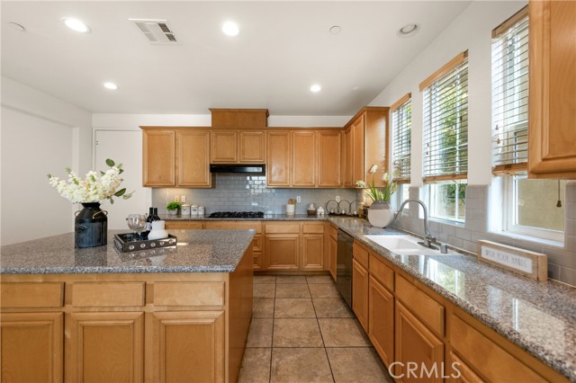 928 Kingsford Street, Monterey Park CA: https://media.crmls.org/medias/9b7e329b-34eb-4808-9154-962d04a70c38.jpg