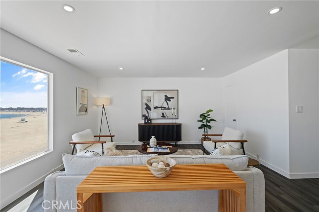 21 7th Place, Long Beach CA: https://media.crmls.org/medias/9b7e3fd9-cf89-410c-8d2d-082d5e987309.jpg