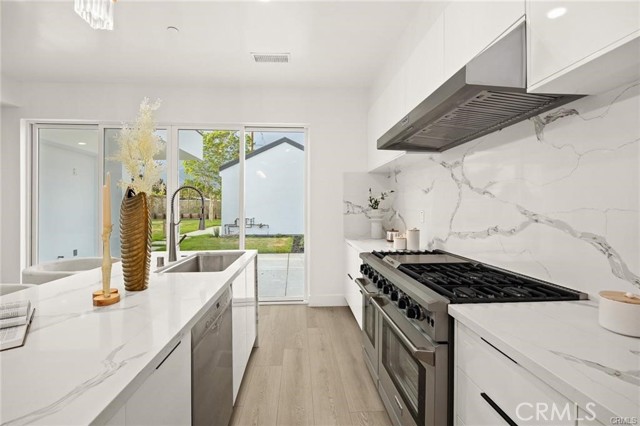Detail Gallery Image 10 of 26 For 3815 Sycamore St, Pasadena,  CA 91107 - 5 Beds | 5/1 Baths