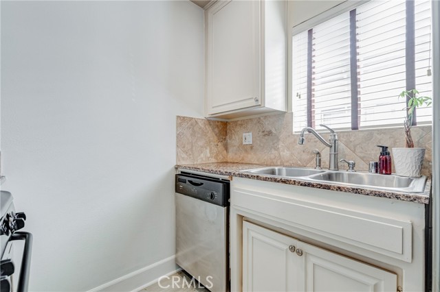7035 Woodley Avenue, 216 photo 6