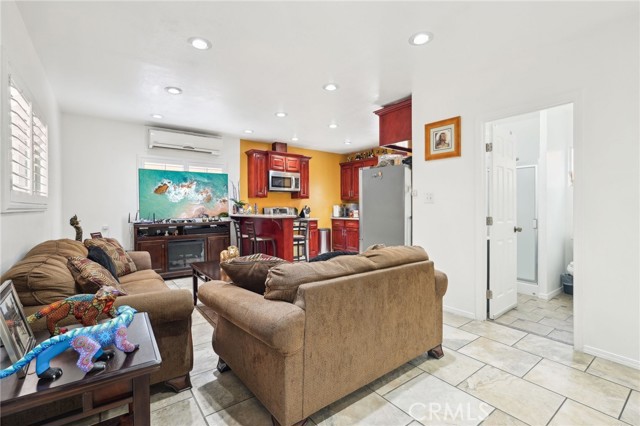 10240 Atlantic Avenue, South Gate CA: https://media.crmls.org/medias/9b800a92-8f5b-4251-abf0-853599af721c.jpg