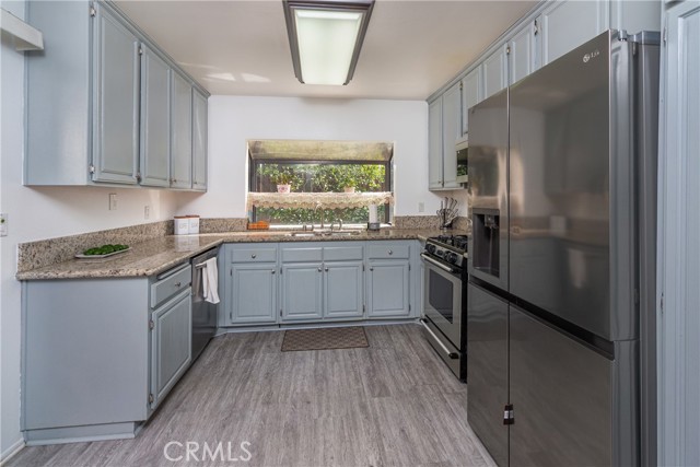 Detail Gallery Image 10 of 32 For 13982 Olive Grove, Sylmar,  CA 91342 - 2 Beds | 2 Baths