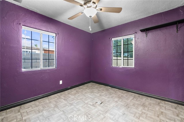 14935 Hibiscus Avenue, Fontana CA: https://media.crmls.org/medias/9b80cd9c-1330-45d5-997b-fbecd3126ab2.jpg