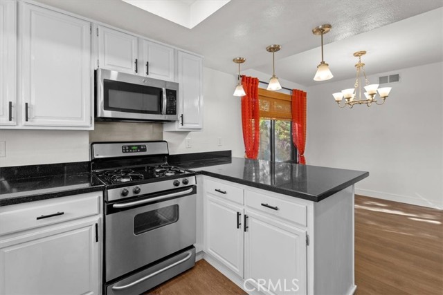 Detail Gallery Image 5 of 30 For 935 Main St #202,  El Segundo,  CA 90245 - 2 Beds | 2 Baths