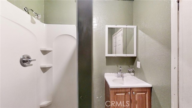 Detail Gallery Image 11 of 27 For 426 W 81st St, Los Angeles,  CA 90003 - 4 Beds | 2 Baths