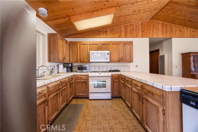 Detail Gallery Image 9 of 40 For 2513 Arbor Dr, –,  CA 93225 - 3 Beds | 3 Baths