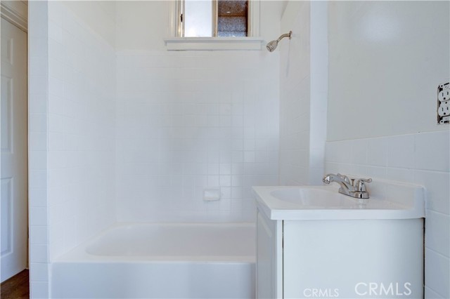 458 W Vernon Avenue, Los Angeles CA: https://media.crmls.org/medias/9b8271ff-1549-4f2c-ba37-ce7c9ebf2d56.jpg