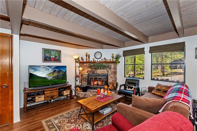 Detail Gallery Image 5 of 26 For 670 Knight Ave, Big Bear Lake,  CA 92315 - 2 Beds | 2 Baths