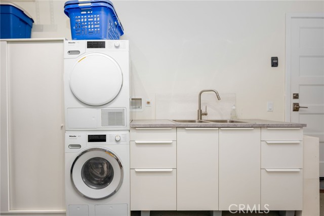 6017 Carnegie Street, San Diego CA: https://media.crmls.org/medias/9b84188c-dbe8-4452-9e22-3f5cbb3e2b82.jpg