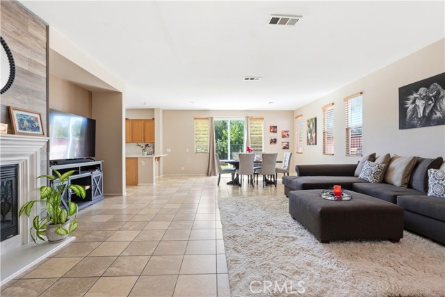 Detail Gallery Image 4 of 26 For 1923 Brockstone Dr, Perris,  CA 92571 - 4 Beds | 2/1 Baths