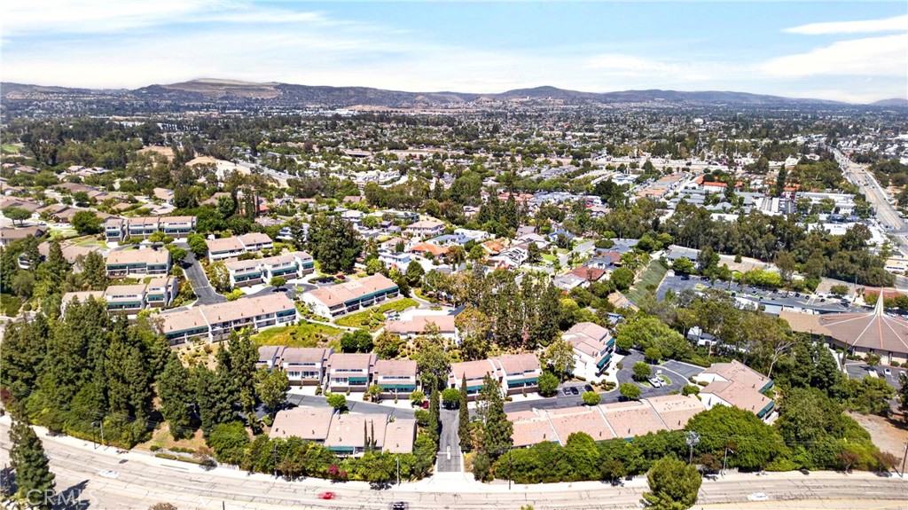 https://media.crmls.org/medias/9b84a4f6-79a5-4a0b-a9c9-4676a534e59f.jpg?preset=X-Large