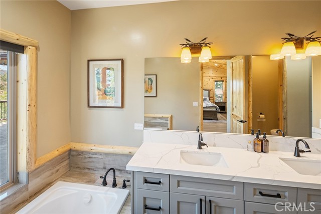 1658 Tuolumne Road, Big Bear City CA: https://media.crmls.org/medias/9b855f0c-7f5c-472c-9f58-3e2f77a5f84c.jpg