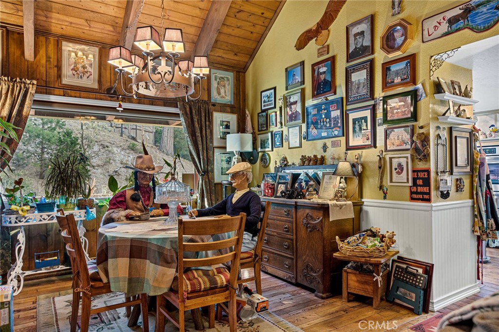 https://media.crmls.org/medias/9b85d991-1c46-4868-93b2-b6928c370a57.jpg?preset=X-Large