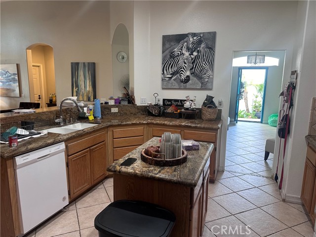 Detail Gallery Image 8 of 21 For 735 Rembrandt Cir, Corona,  CA 92882 - 4 Beds | 2 Baths