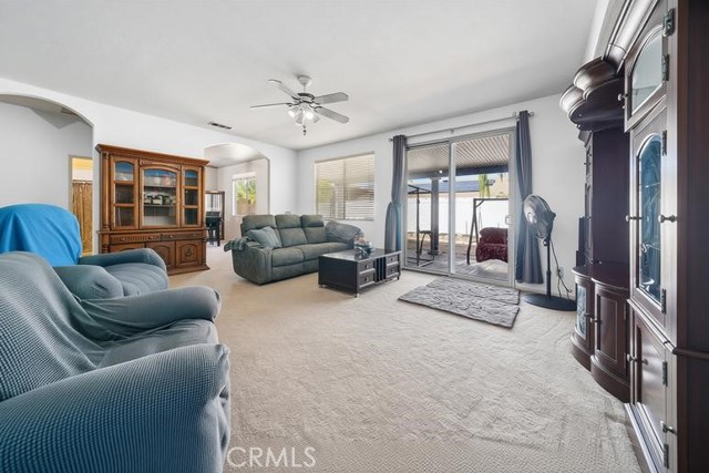 25266 Shady Creek Circle, Menifee CA: https://media.crmls.org/medias/9b86dbe0-d81f-432a-82fd-37592bf6f6c6.jpg