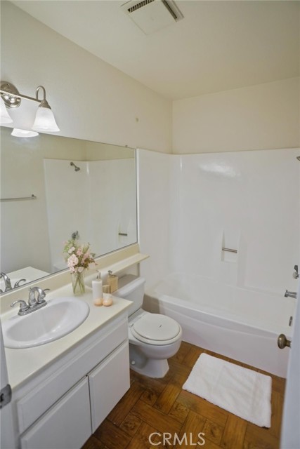 Detail Gallery Image 8 of 14 For 25585 Palma Alta, Valencia,  CA 91355 - 2 Beds | 2 Baths