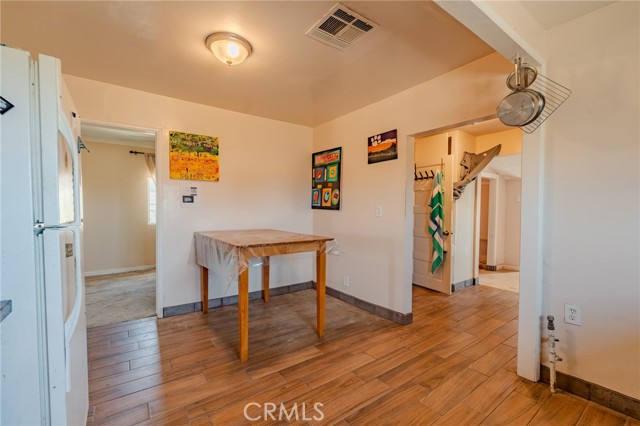 9668 W Rosamond Boulevard, Rosamond CA: https://media.crmls.org/medias/9b893e0c-ed56-4a73-a73b-7ad8ee1a69dc.jpg