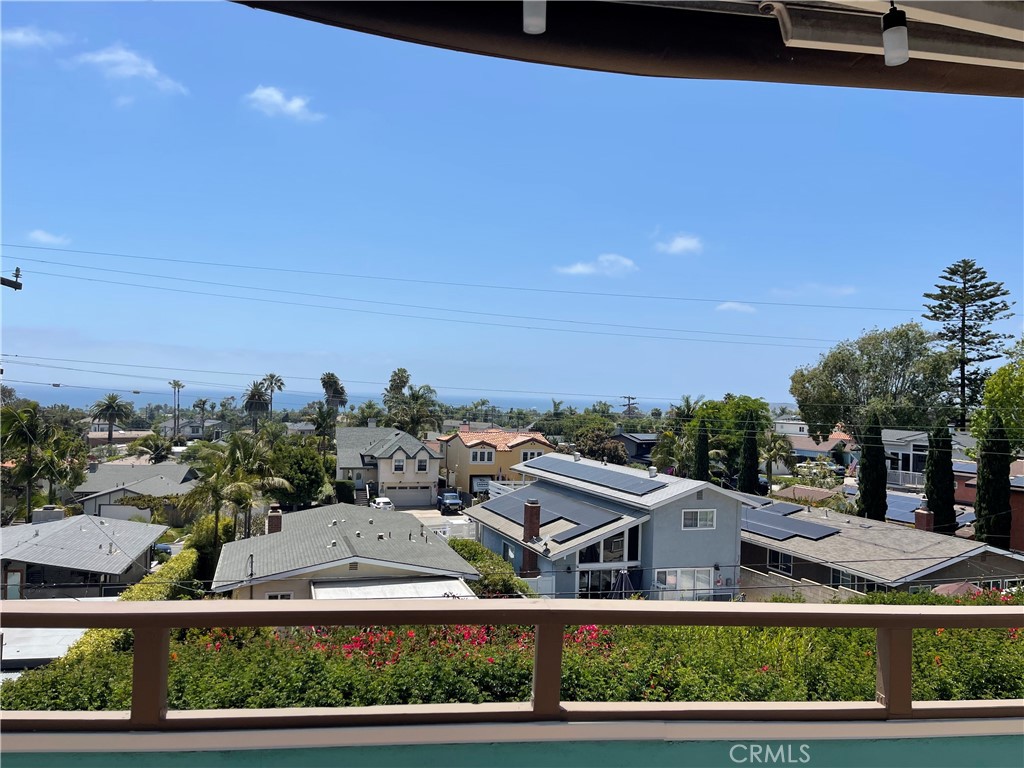 MLS #OC25116033 img 4
