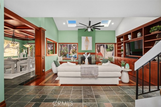 9 Aberdeen st, Irvine CA: https://media.crmls.org/medias/9b89b7a8-6ab3-4209-b17a-de02e100cc9d.jpg