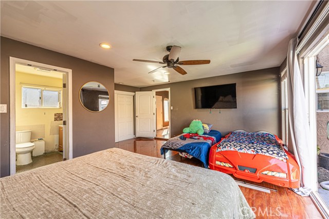 1915 E 55th Street, Long Beach CA: https://media.crmls.org/medias/9b8a06e5-67a5-4508-a2eb-6e33e0348d7e.jpg