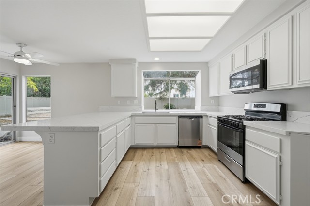 Detail Gallery Image 15 of 42 For 25547 Blackthorne Dr, Murrieta,  CA 92563 - 3 Beds | 3 Baths