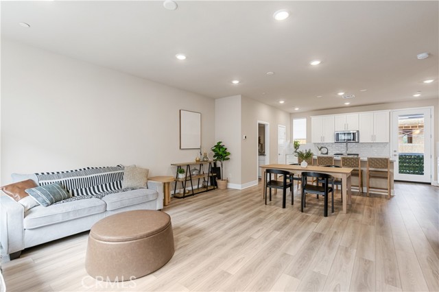 Detail Gallery Image 4 of 15 For 1484 Sunrise Ln., San Pedro,  CA 90732 - 4 Beds | 4 Baths
