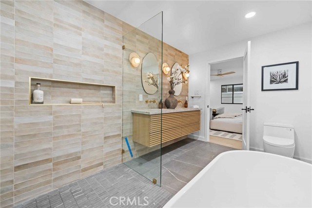 2416 Palm Avenue, Manhattan Beach CA: https://media.crmls.org/medias/9b8afb5a-204a-4d02-8fd3-d7ecc6c1c7a8.jpg