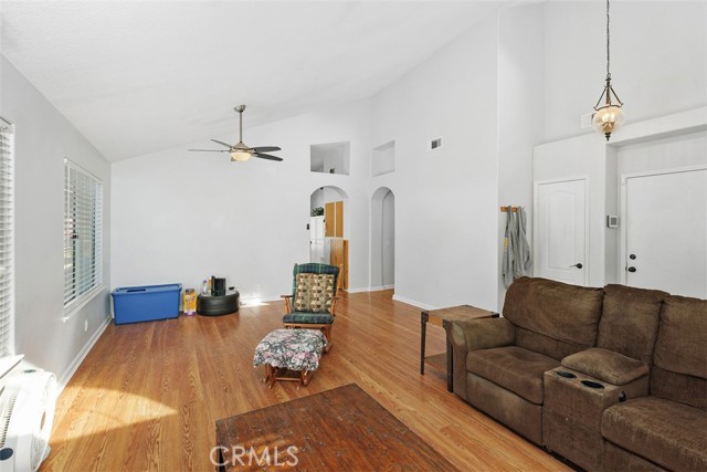 40169 Los Olivos Court, Murrieta CA: https://media.crmls.org/medias/9b8b3752-203a-4b41-856d-db95a6aeae83.jpg