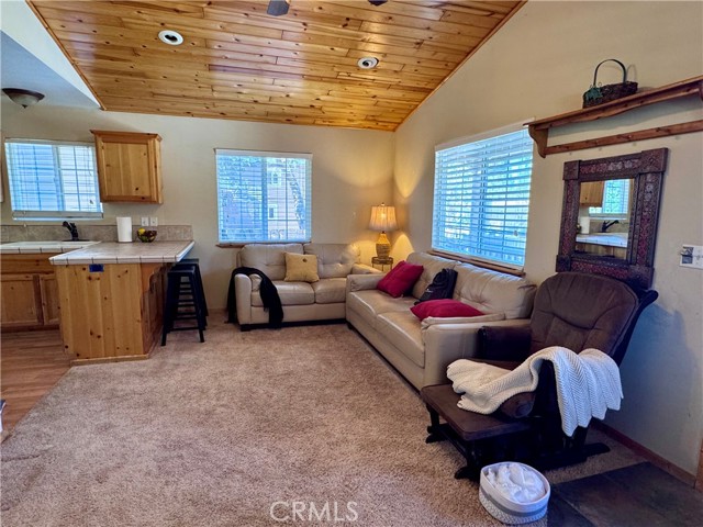 2136 3rd Lane, Big Bear City CA: https://media.crmls.org/medias/9b8c28a5-7ba6-4a07-964c-98fe3914baac.jpg