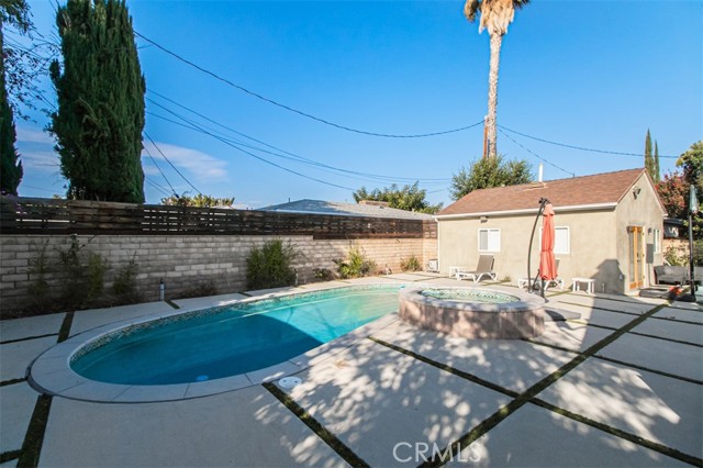 Detail Gallery Image 29 of 36 For 19545 Calvert St, Tarzana,  CA 91335 - 5 Beds | 2/1 Baths