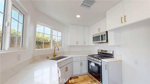 Detail Gallery Image 6 of 24 For 13960 Almetz, Sylmar,  CA 91342 - 3 Beds | 2 Baths