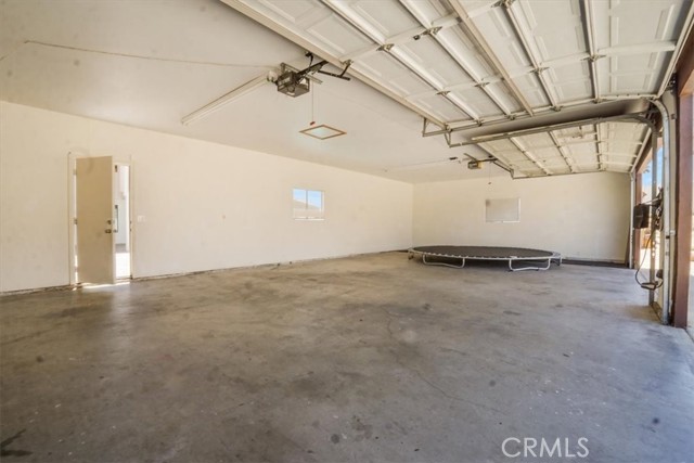 18760 Otomian Road, Apple Valley CA: https://media.crmls.org/medias/9b8cd4e5-c40b-4af0-a439-1256156a8d39.jpg
