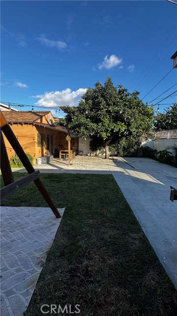 806 E 91st, Los Angeles CA: https://media.crmls.org/medias/9b8ce861-f75a-4066-a60b-d7c87a3dbbde.jpg