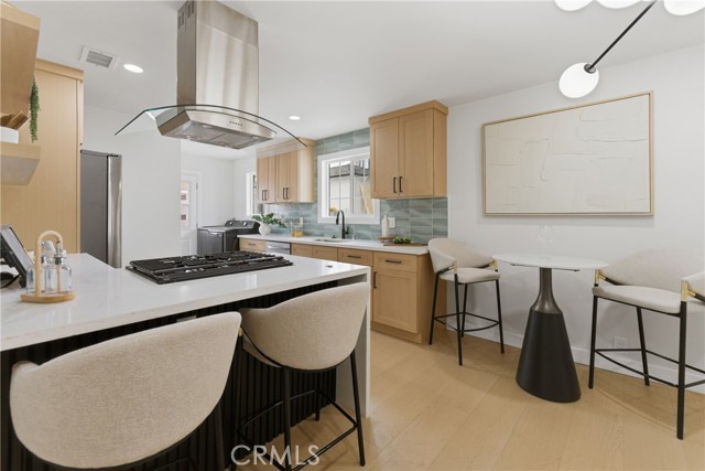 Detail Gallery Image 17 of 42 For 2010 Golden, Long Beach,  CA 90806 - 3 Beds | 2 Baths