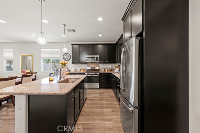 5025 W Avenue J6, Lancaster CA: https://media.crmls.org/medias/9b8d3c11-ce0c-4e2c-928b-8a739cca8295.jpg