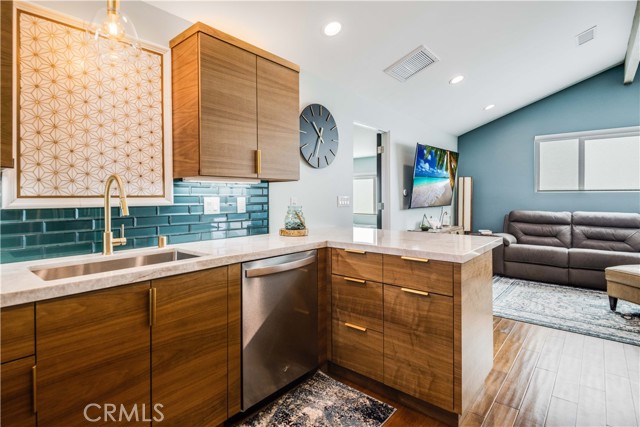 3003 Johnston Avenue, Redondo Beach, California 90278, 3 Bedrooms Bedrooms, ,2 BathroomsBathrooms,Residential,Sold,Johnston,SB22044317