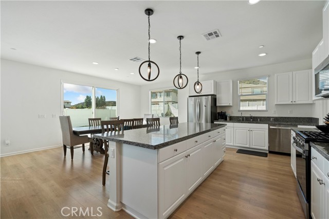 Detail Gallery Image 9 of 40 For 36300 Firelight Cir, Wildomar,  CA 92595 - 4 Beds | 3 Baths