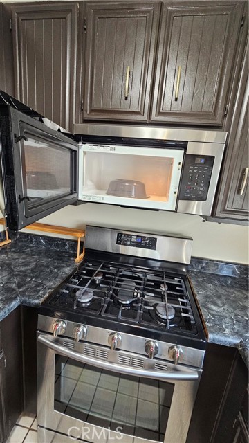 18149 Sundowner Way, Canyon Country CA: https://media.crmls.org/medias/9b8e952b-8af6-4efd-b465-bed0de344067.jpg