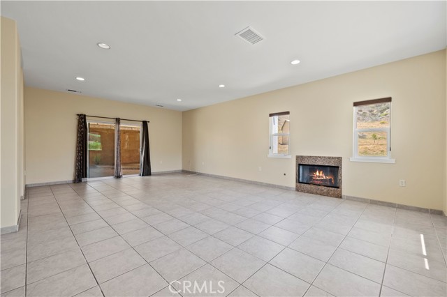 Detail Gallery Image 3 of 23 For 29021 Lomita Dr, Castaic,  CA 91384 - 3 Beds | 2/1 Baths