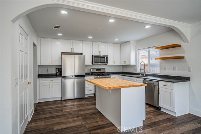 1650 Elmbridge Lane, Hemet CA: https://media.crmls.org/medias/9b8f38f6-abf0-4321-a34b-68851447646e.jpg