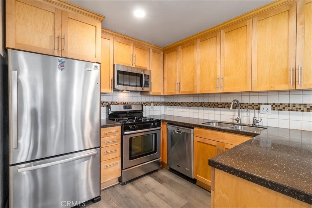 9b901b5f 55fd 443c B209 Aa3b027729aa