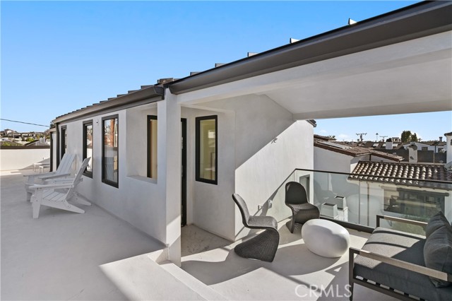 Detail Gallery Image 19 of 22 For 604 Narcissus Ave #1/2,  Corona Del Mar,  CA 92625 - 2 Beds | 2/1 Baths